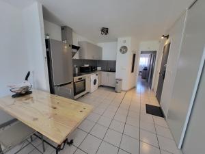 Air conditioned appartment 270m from beach