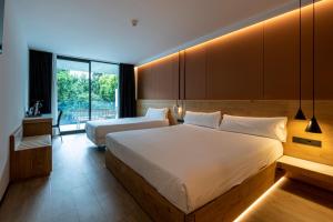 Triple Room with Terrace room in Hotel Silgar 92