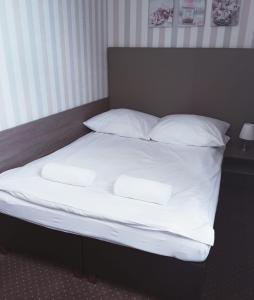 Double Room with Private Bathroom room in Makara