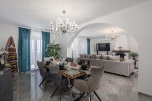 Villa Natali With Pool And Sea View - Happy Rentals