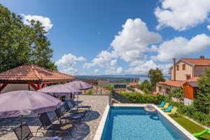 Villa Natali With Pool And Sea View - Happy Rentals