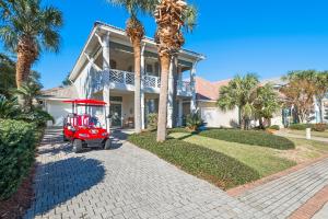 Close to Beach~Free Golf Cart! Pet Friendly Home! Destiny West