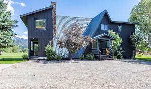 Cedar Creek Chalet - Snowmobilers Dream - Hot tub