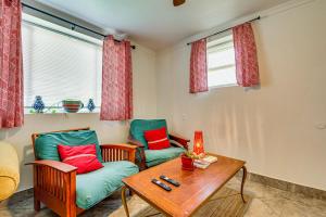 7 Mi to Mercedes-Benz Stadium Artsy Gem in ATL!