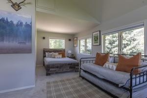 Cedar Creek Chalet - Snowmobilers Dream - Hot tub