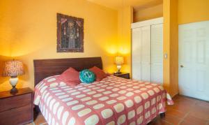 Charming authentic Mexico-Walk to beach & 5th Ave!