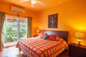 Charming authentic Mexico-Walk to beach & 5th Ave!