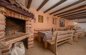 4 Bedroom Gorgeous Apartment In Korlat