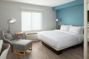 Queen Studio room in TownePlace Suites Wilmington Wrightsville Beach