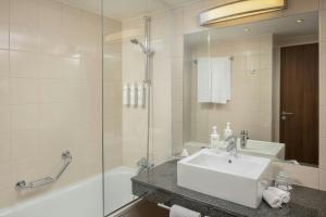 Hotels Courtyard by Marriott Toulouse Airport : Chambre Lit King-Size Deluxe