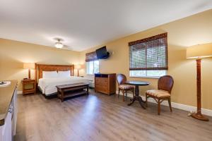 Swim, Sip, Sail Everglades Escape at POI Resort