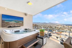 Cascadas Luxury Condo in Pedregal with Jacuzzi