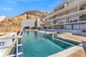 Cascadas Luxury Condo in Pedregal with Jacuzzi