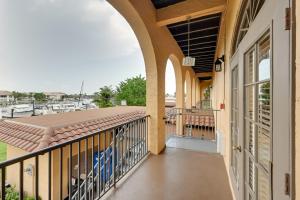 Resort on Marina Everglades Escape on Heated Pool