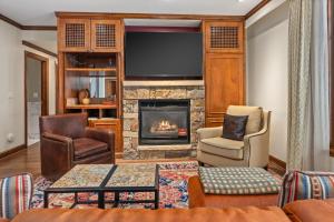 The Ritz-Carlton Club, 3 BR Residence 8204, Ski-in /Ski-out Resort in Aspen w/ Courtyard View