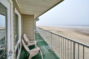 Fireplace Studio - Ground Level - Beach Access - Pool & Hot Tub