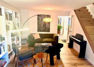 Chic Marlow Escape - Courtyard, River and Fun! Near Windsor and Henley