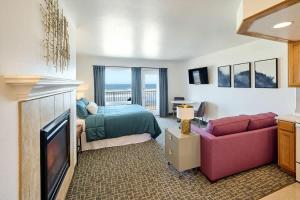 Ground Floor Studio - Easy Beach Access - Pool and Hot Tub