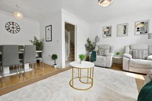 Modern 5BR Stay for Work & Groups