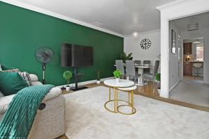 Modern 5BR Stay for Work & Groups