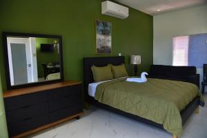 LS Stonethrow - Emerald Cottage