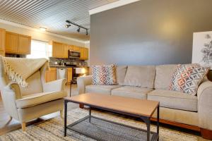 Close to Uptown and Hospital Greenwood Studio