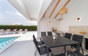 Gorgeous Home In Porec