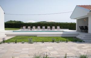 Gorgeous Home In Porec