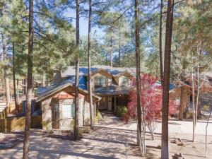 Embrace the Fore Seasons in Pinetop!