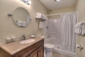 Oceanfront One Bedroom Suite Stunning Views & King Bed