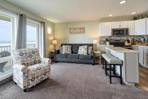 Oceanfront Suite - Sleeps 6 - Beach and Pool Access