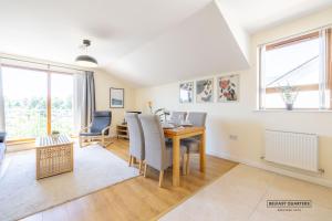 Belfast Quarters Stormont Escape