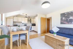 Belfast Quarters Stormont Escape