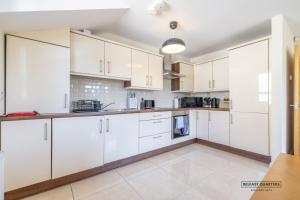 Belfast Quarters Stormont Escape