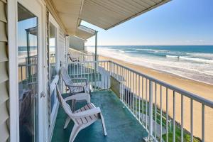 King Suite - Top Floor - Ocean View - Beach Access - Pool & Hot Tub