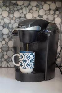 Modern & Peaceful Farmhouse in the Woods