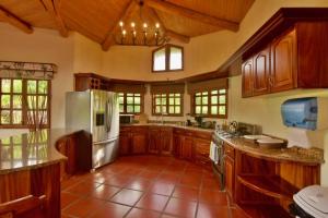 Pie In The Sky 2 Luxury Home With Amazing Views!