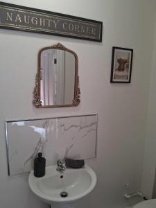 Crown House Studio Apartment
