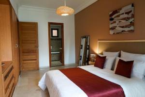 Peaceful 2BR Oasis with Pool Tennis AC - Palmeraie