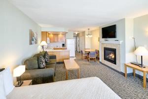 Oceanfront Family Suite With Beautiful Views - Full Kitchen - Pool & Hot Tub