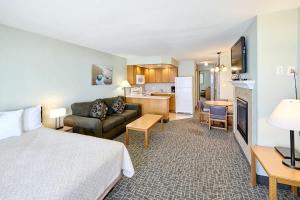 Oceanfront Family Suite With Beautiful Views - Full Kitchen - Pool & Hot Tub