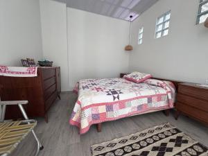 comodo garzonier cerca a la estación de tren