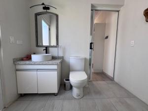 comodo garzonier cerca a la estación de tren