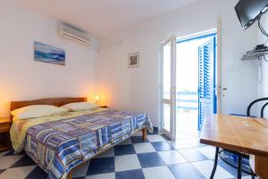 Studio with Terrace room in Apartments by the sea Sucuraj Hvar - 6852