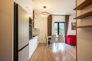 AMAS 1BR Ap 4 - Parking, Kitchen & Balcony