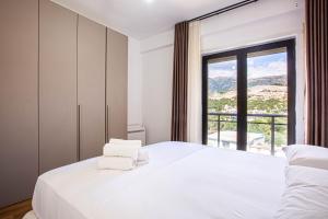 AMAS 1BR Ap 4 - Parking, Kitchen & Balcony