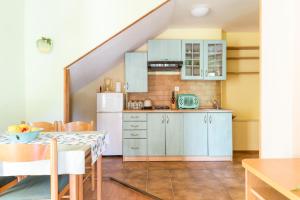 Apartments by the sea Igrane, Makarska - 24626