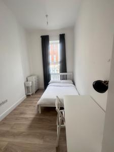 Three bedroom flat by Mornington Crescent