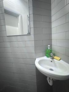 Three bedroom flat by Mornington Crescent