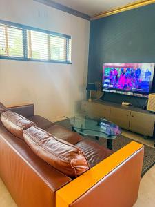 Charming quirky gold accents studio in sea point